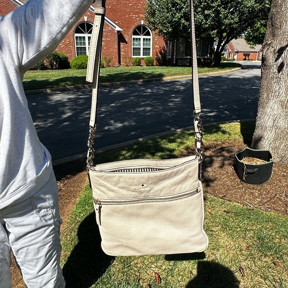 kate spade Handbags - Kate Spade Cream Leather Crossbody Bag EUC